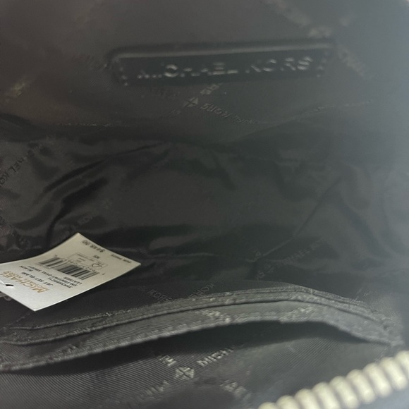 Micheal Kors crossbody - Picture 5 of 6